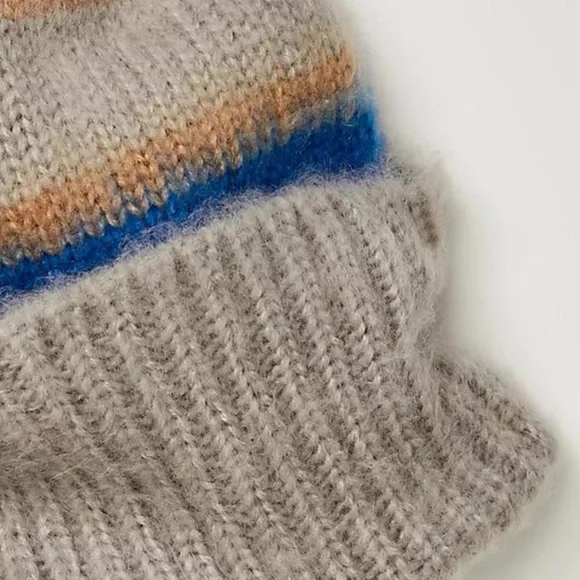 Free People Groove Striped Beanie ❤️ NWOT - Picture 2 of 5